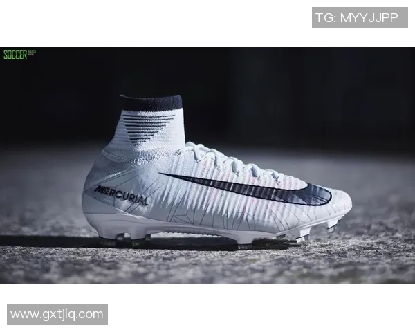 恒大球星专属足球鞋解析：性能与设计的完美结合与背后的品牌故事